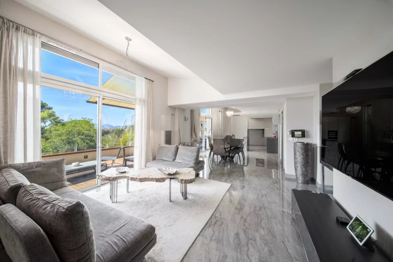 Flat in Cannes, France, 186 m² - picture 3