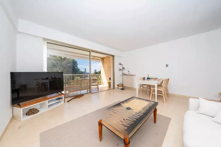 Flat in Cannes, France, 56 m² - picture 2