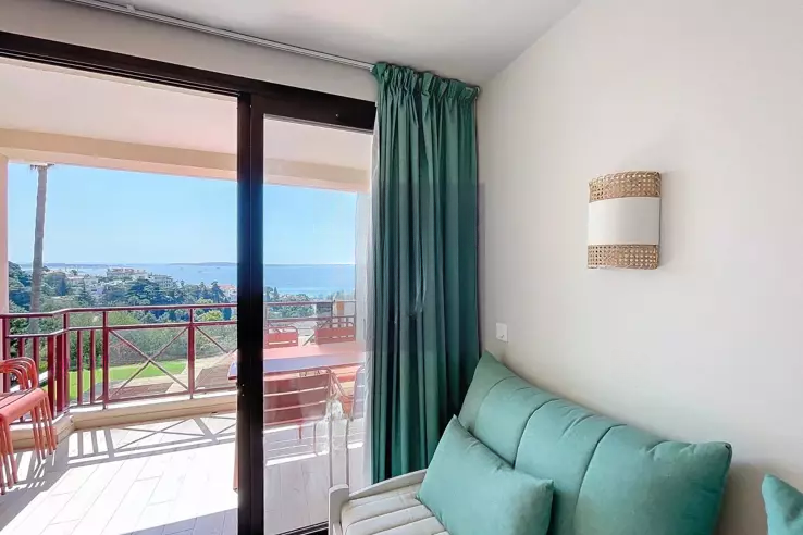 Flat in Cannes, France, 27 m² - picture 2