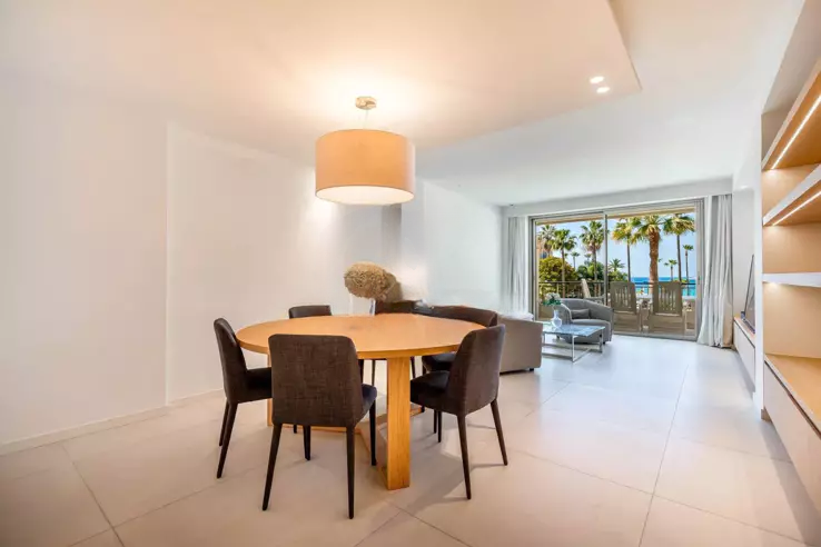 Flat in Cannes, France, 137 m² - picture 2