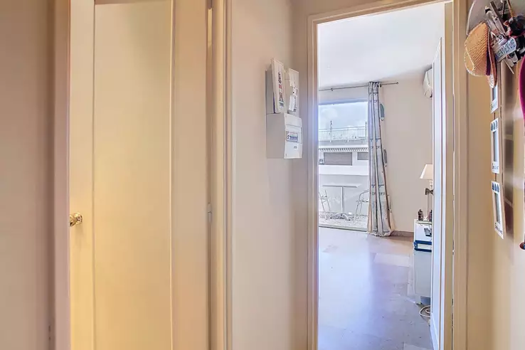 Flat in Cannes, France, 19 m² - picture 3