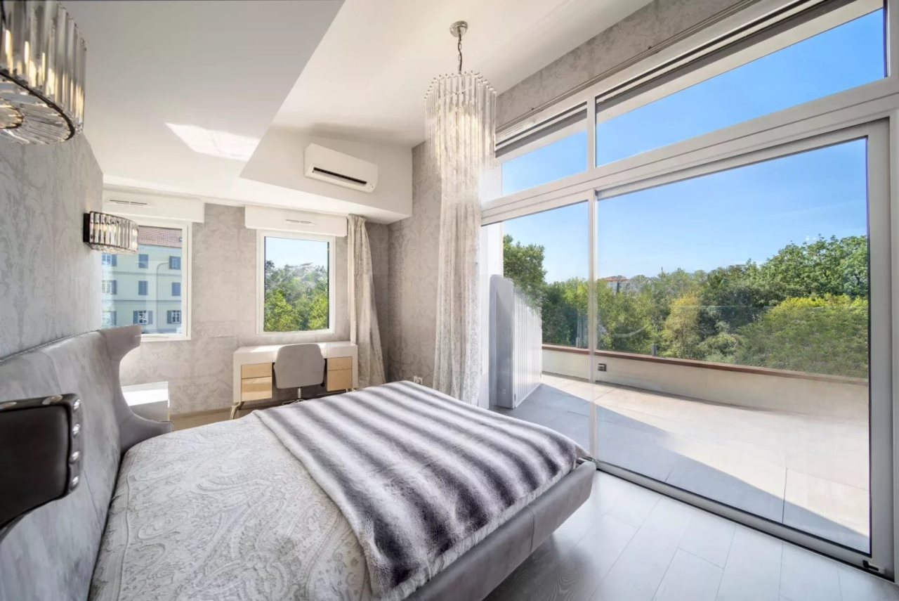Flat in Cannes, France, 186 m² - picture 8