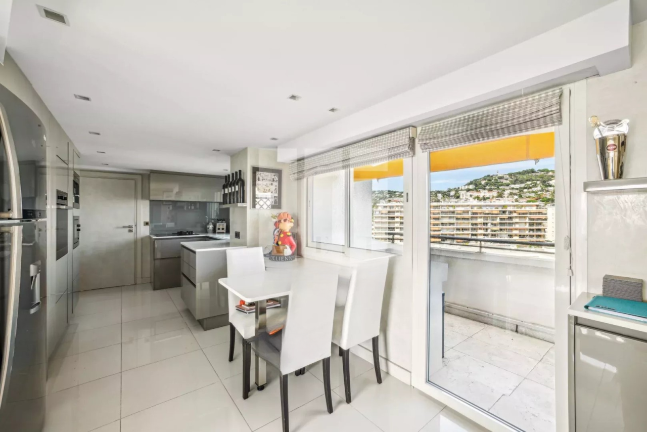 Flat in Cannes, France, 125 m² - picture 8