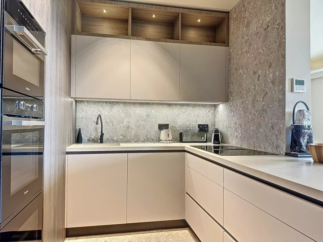 Flat in Cannes, France, 100 m² - picture 9