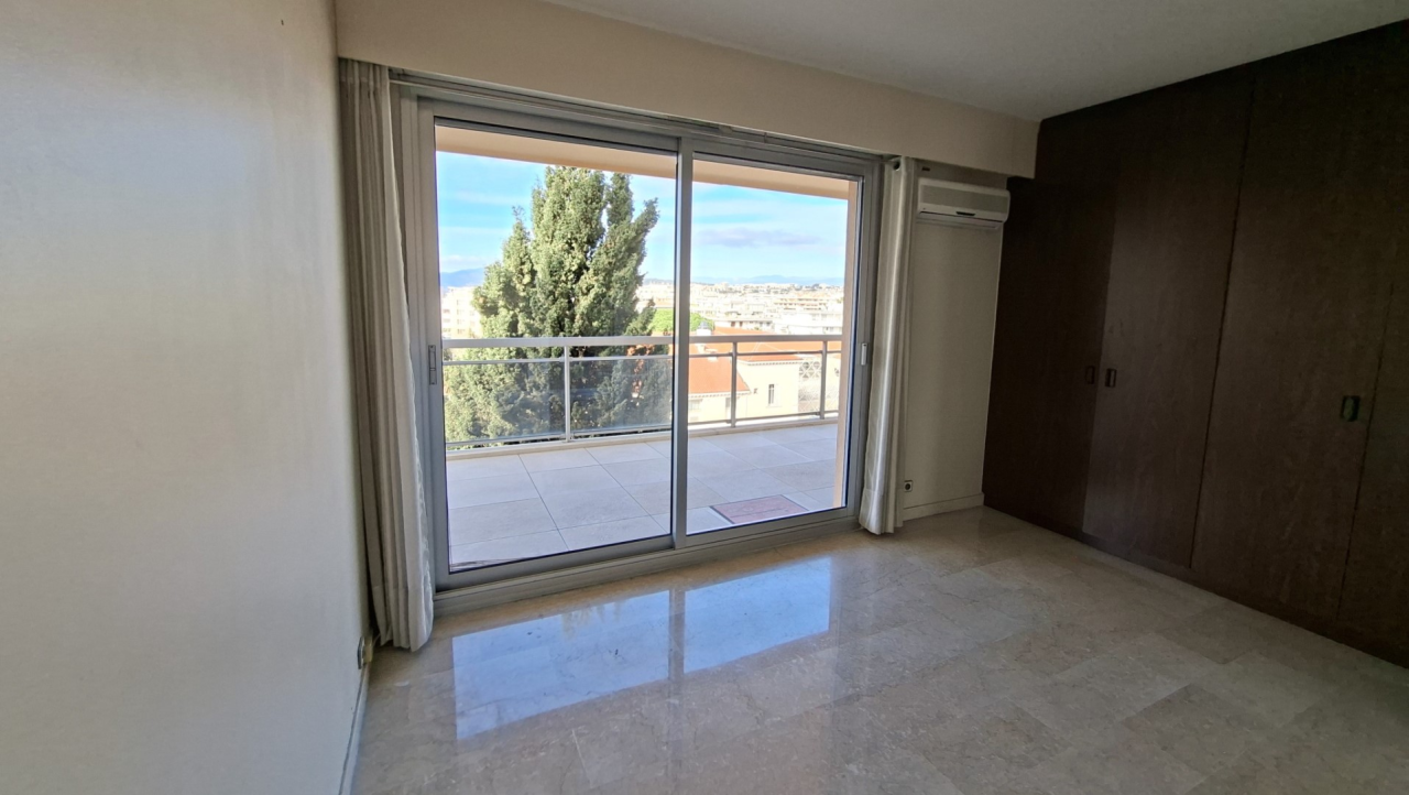 Flat in Cannes, France, 194 m² - picture 10