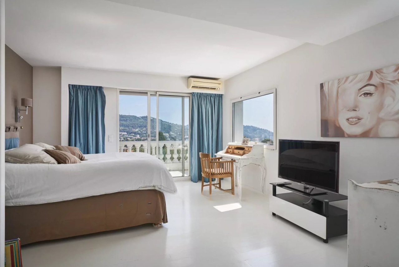 Flat in Cannes, France, 176 m² - picture 12