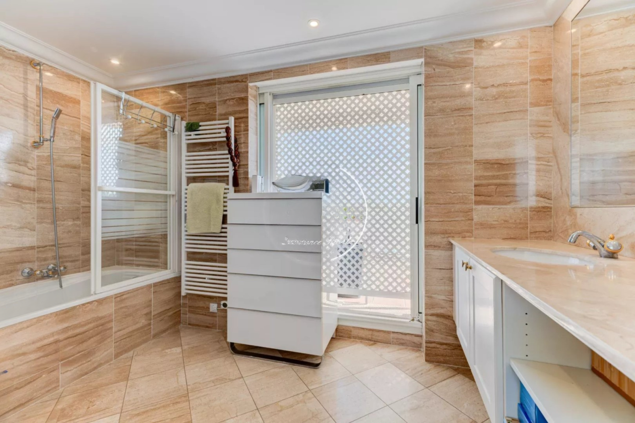 Flat in Cannes, France, 120 m² - picture 14