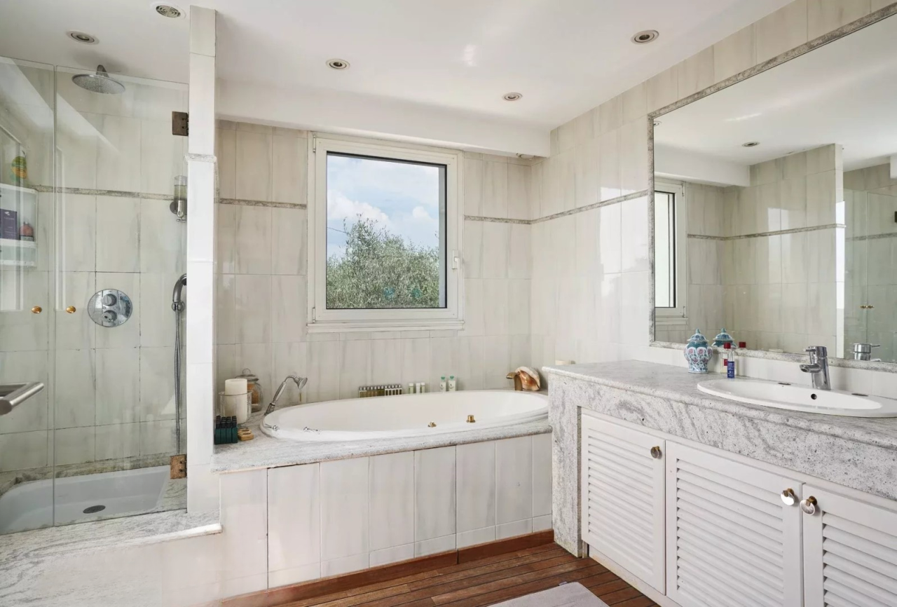 Flat in Cannes, France, 176 m² - picture 14