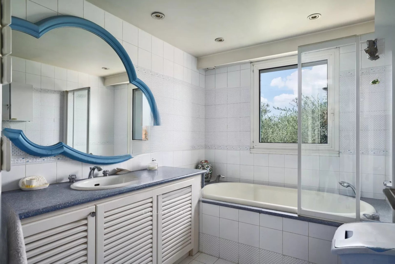 Flat in Cannes, France, 176 m² - picture 16