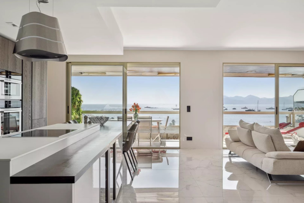 Flat in Cannes, France, 88 m² - picture 10