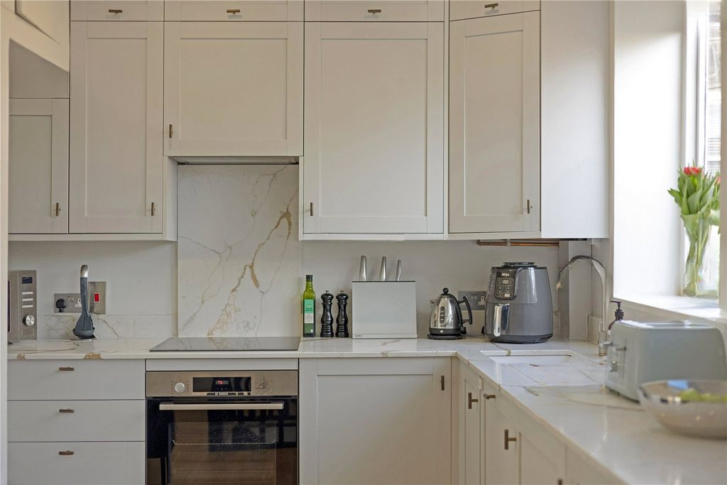 Flat in London, United Kingdom, 67 m² - picture 10