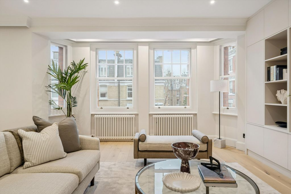 Flat in London, United Kingdom, 164 m² - picture 16