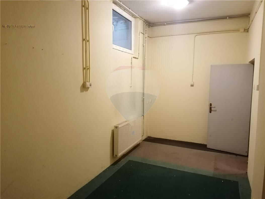 Oficina en Liubliana, Eslovenia, 191 m² - imagen 9