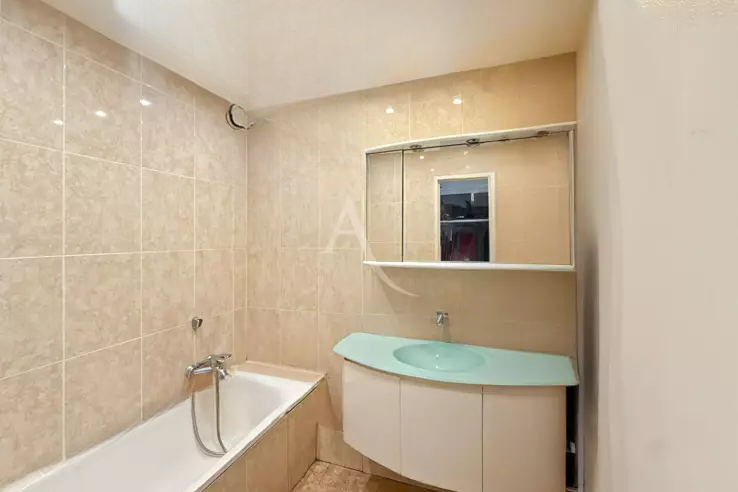 Flat in Cannes, France, 68 m² - picture 3