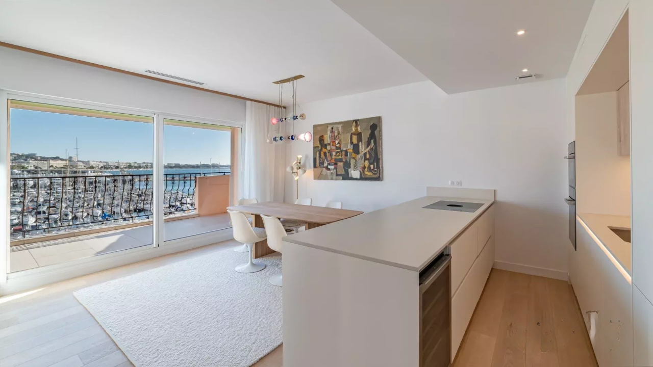 Flat in Cannes, France, 111 m² - picture 9