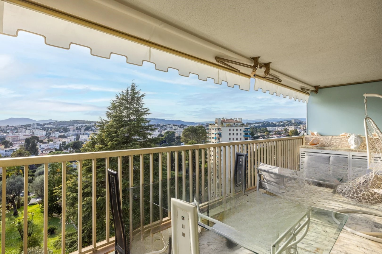 Flat in Cannes, France, 106 m² - picture 1