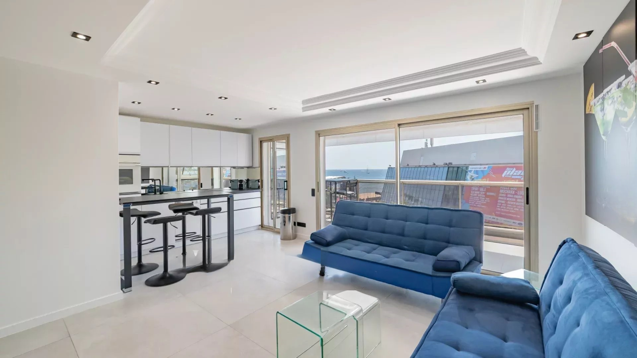 Flat in Cannes, France, 53 m² - picture 3