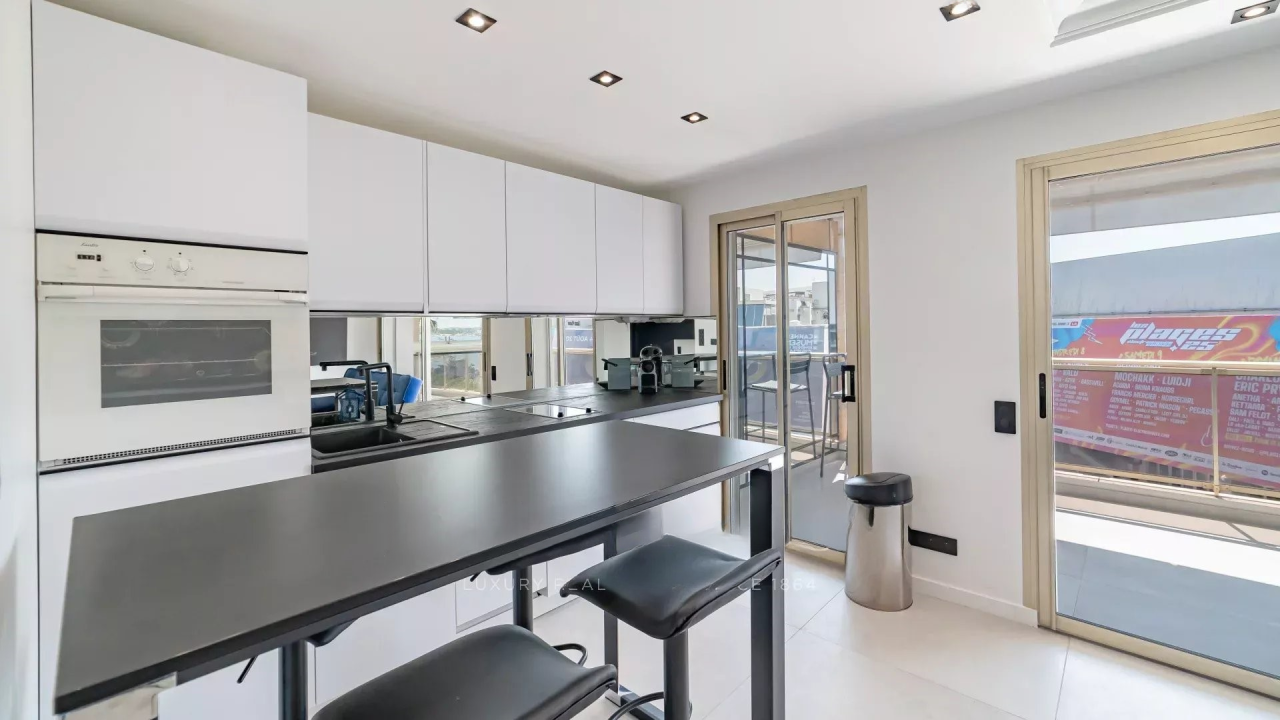 Flat in Cannes, France, 53 m² - picture 4