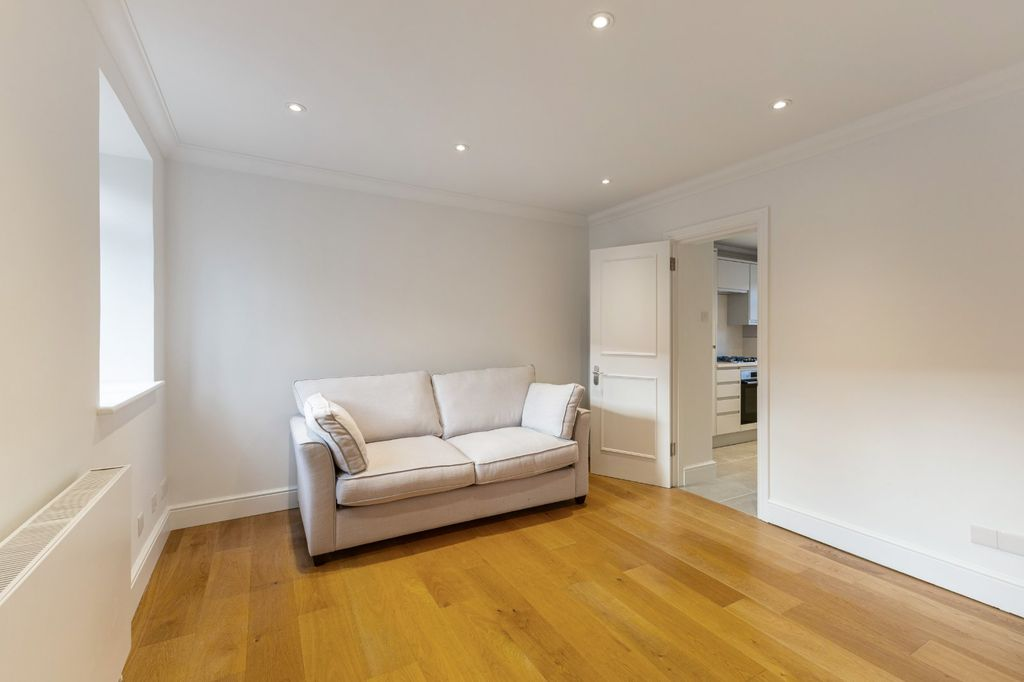 Flat in London, United Kingdom, 38 m² - picture 15
