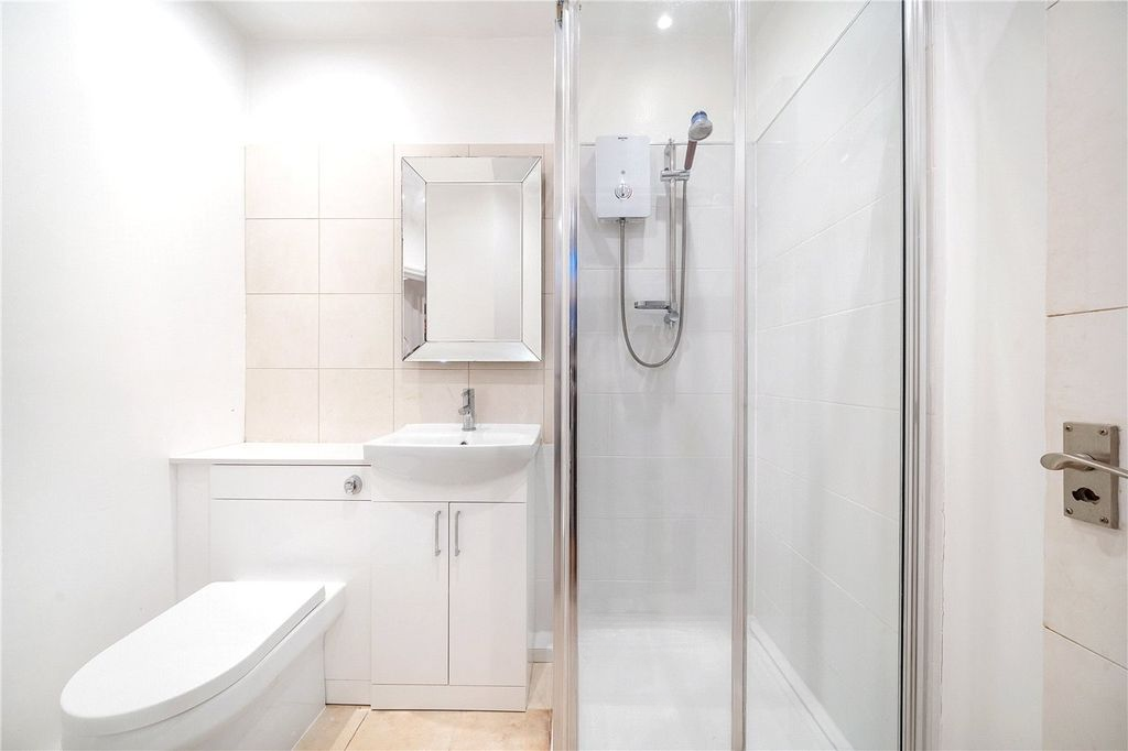 Flat in London, United Kingdom, 25 m² - picture 2