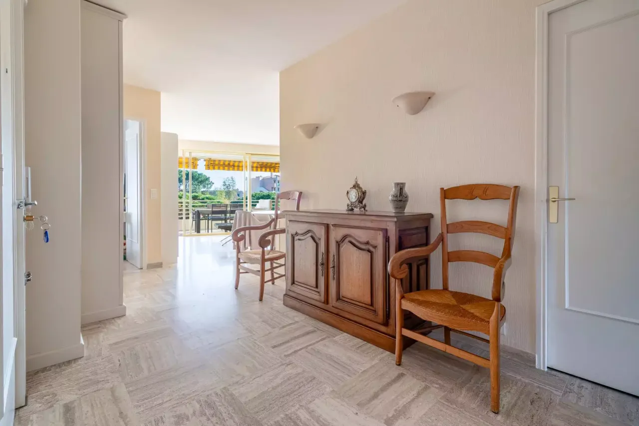 Apartment in Cannes, France, 97 m² - picture 9