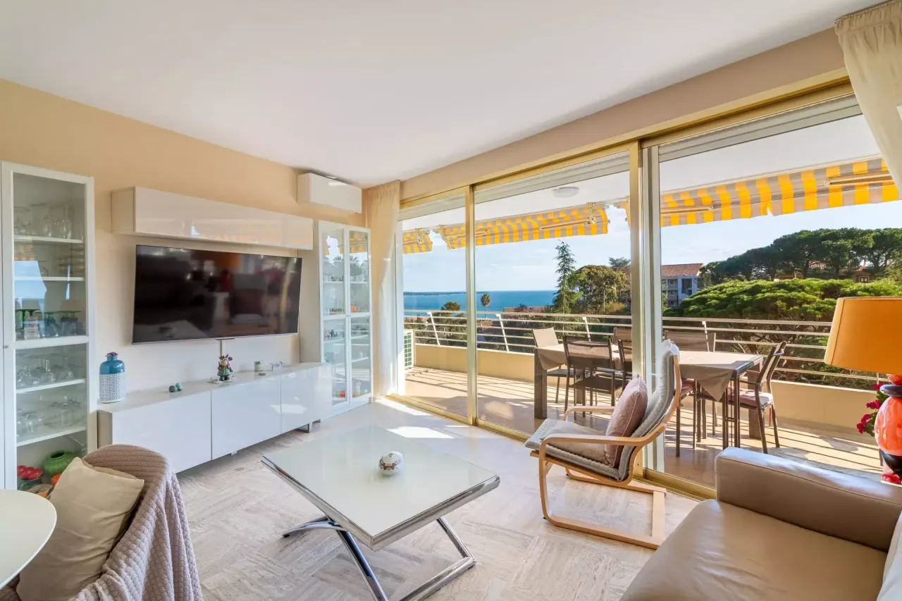 Apartment in Cannes, France, 97 m² - picture 3