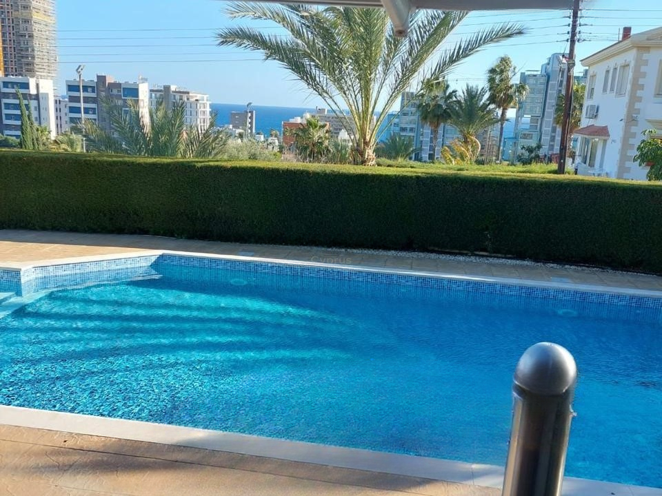 Piso en Agios Tychon, Chipre, 431 m² - imagen 1