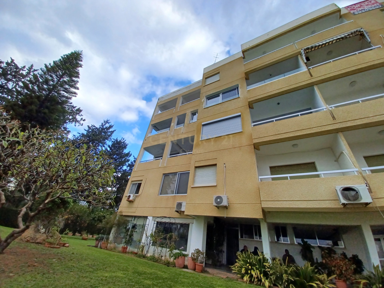 Piso en Agios Tychon, Chipre, 360 m² - imagen 1