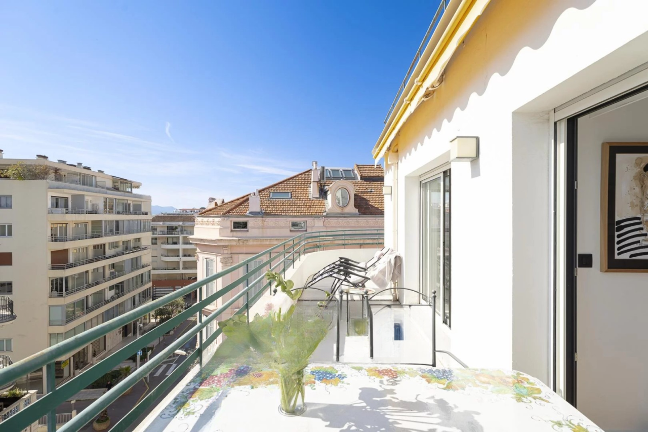 Flat in Cannes, France, 47 m² - picture 2