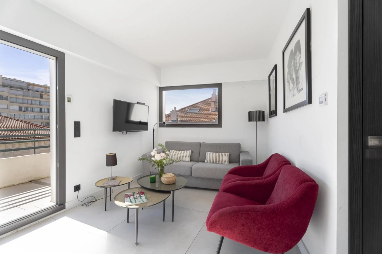 Flat in Cannes, France, 47 m² - picture 3