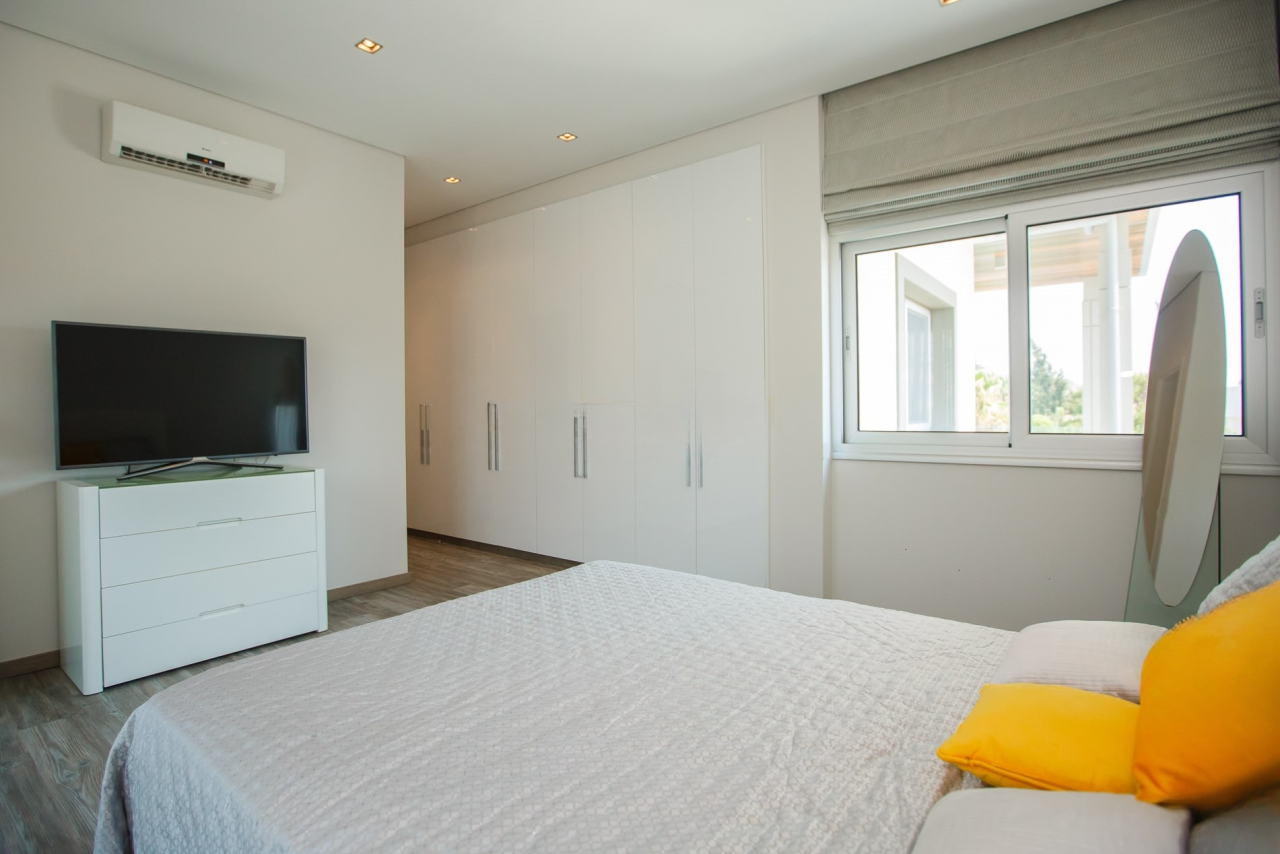 Piso en Agios Tychon, Chipre, 274 m² - imagen 7
