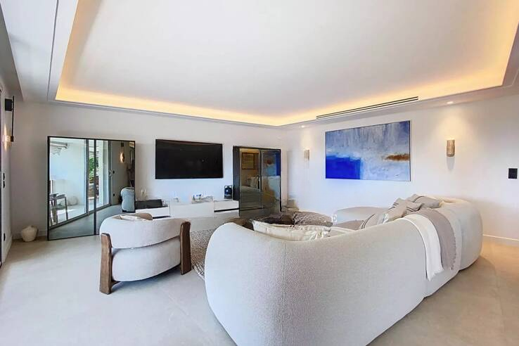 Flat in Cannes, France, 136 m² - picture 2