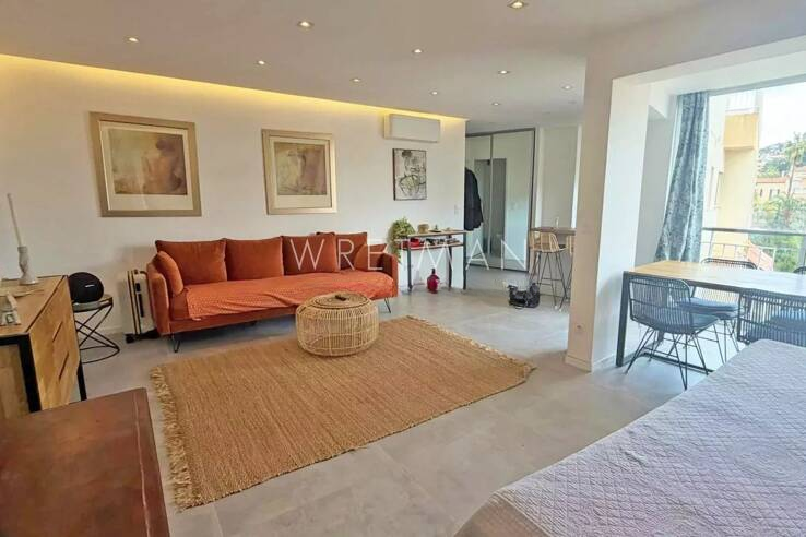 Flat in Cannes, France, 57 m² - picture 1