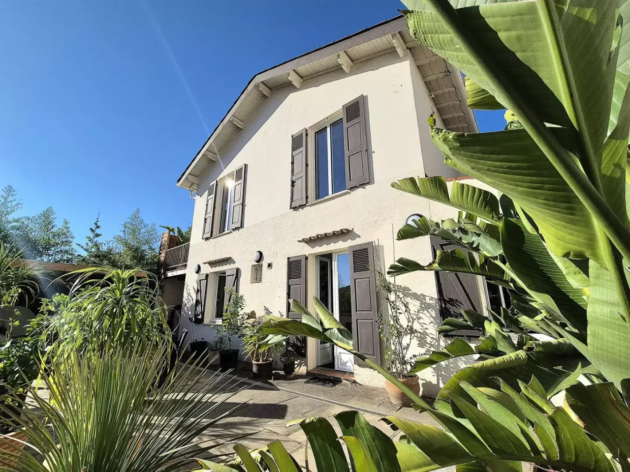 Villa in Cannes, France, 145 m² - picture 1
