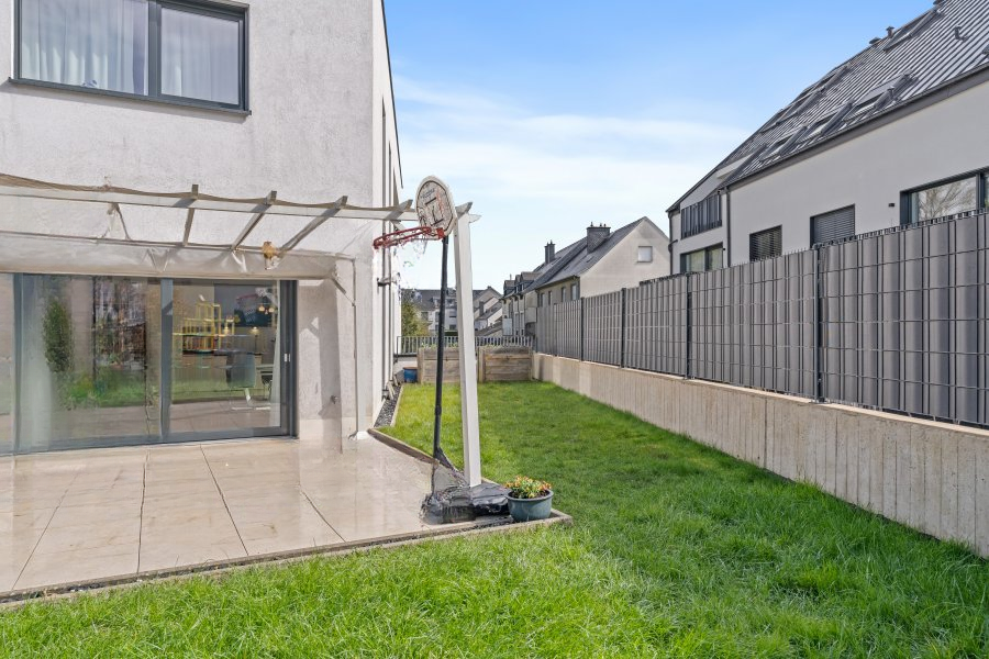 Flat in Luxembourg, Luxembourg, 100 m² - picture 3