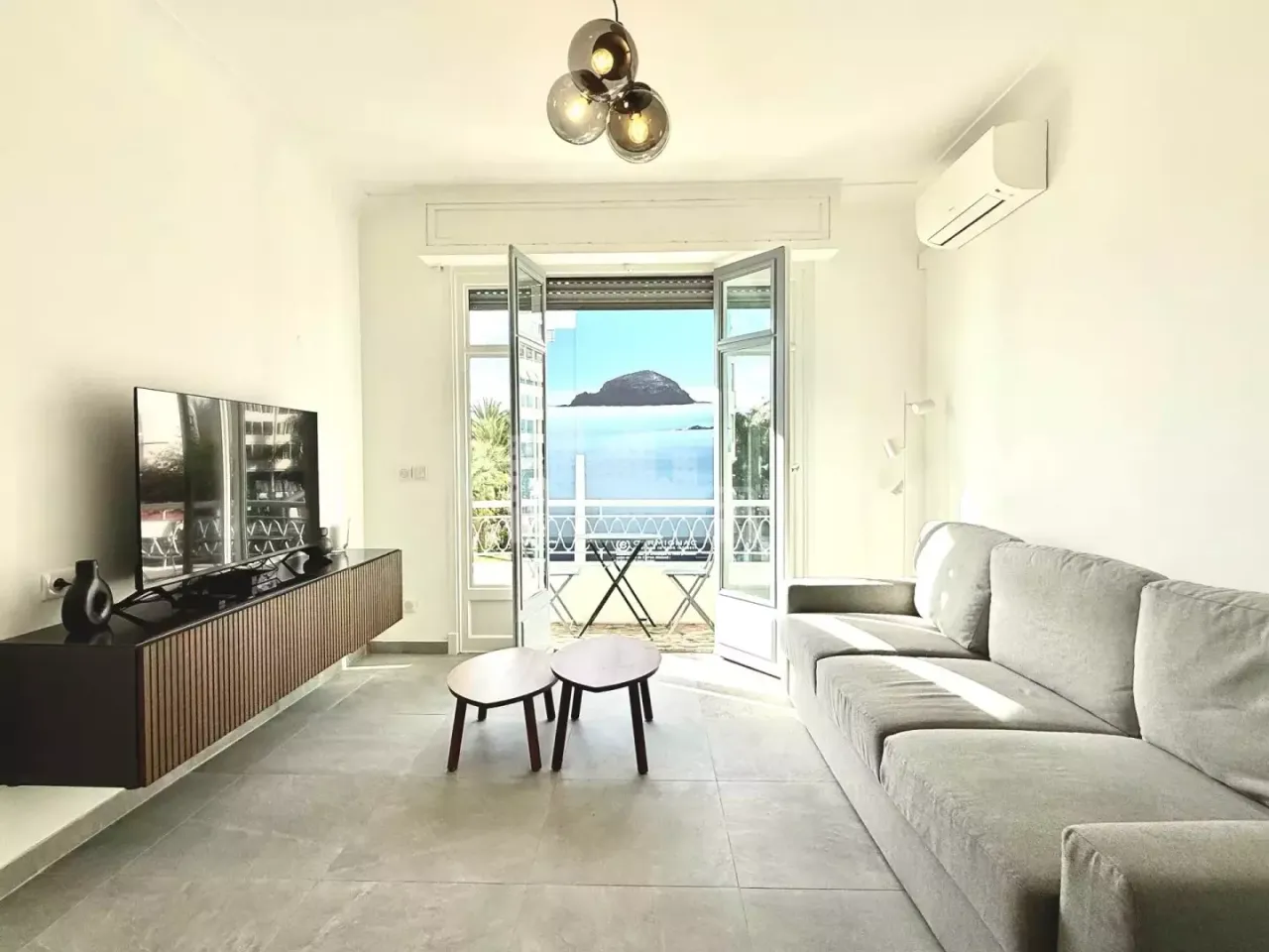 Apartment in Nice, France, 63 m² - picture 2