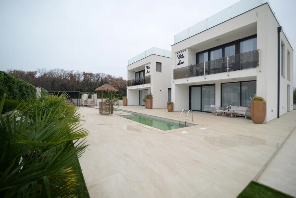 Maison à Poreč, Croatie, 415 m² - image 1