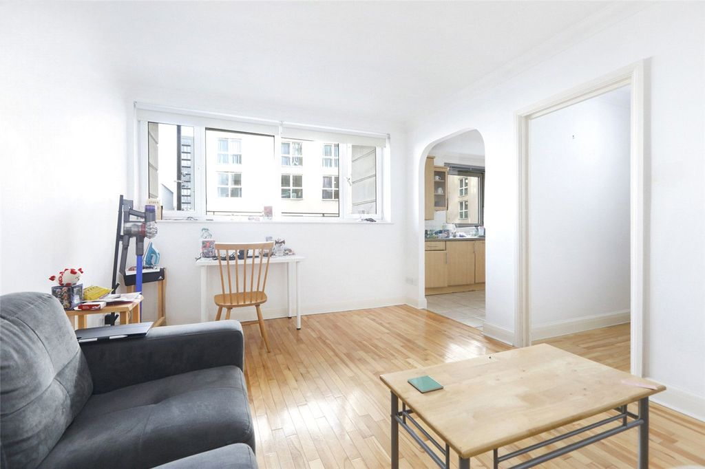 Flat in London, United Kingdom, 50 m² - picture 1