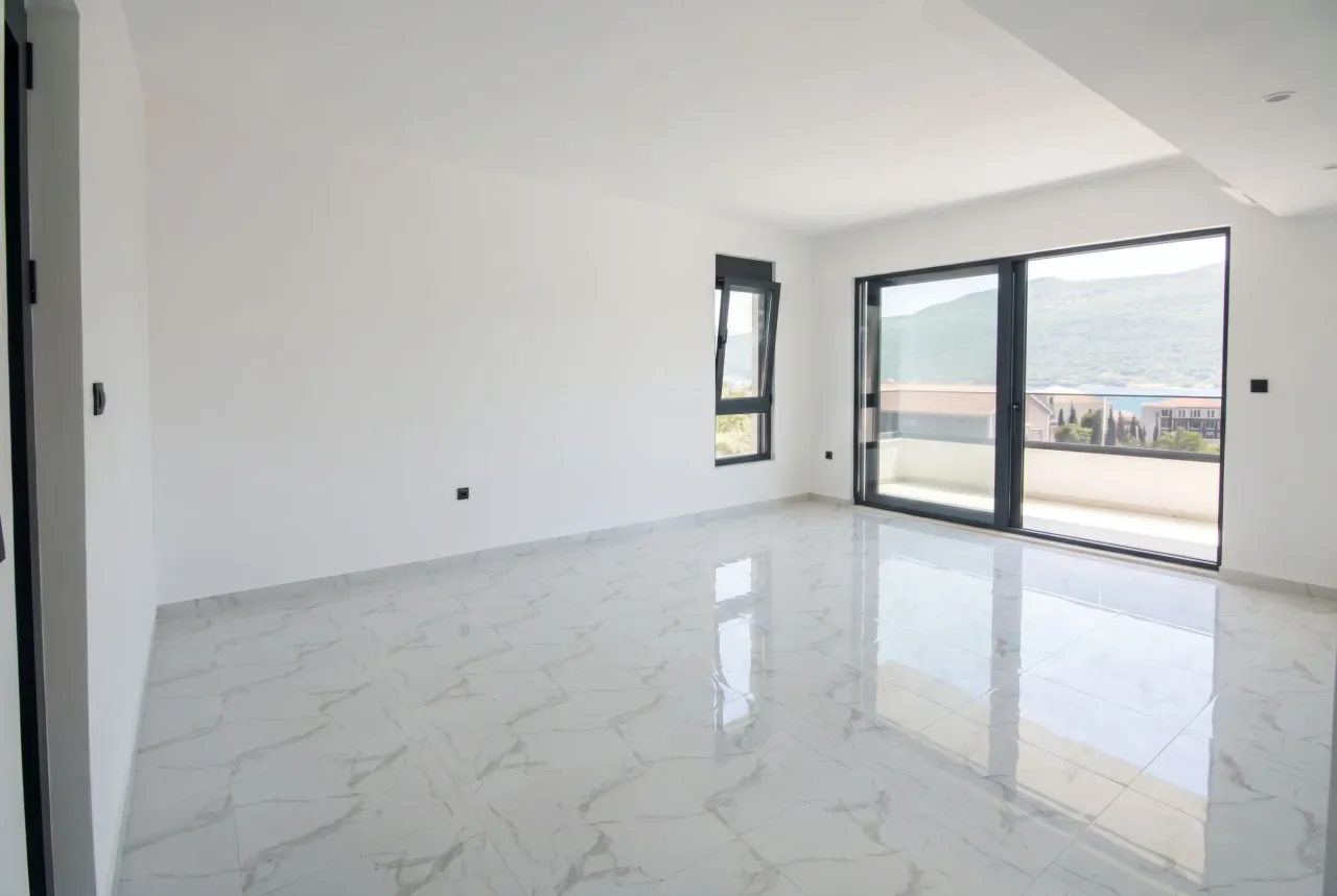 Flat in Herceg-Novi, Montenegro, 72 m² - picture 3
