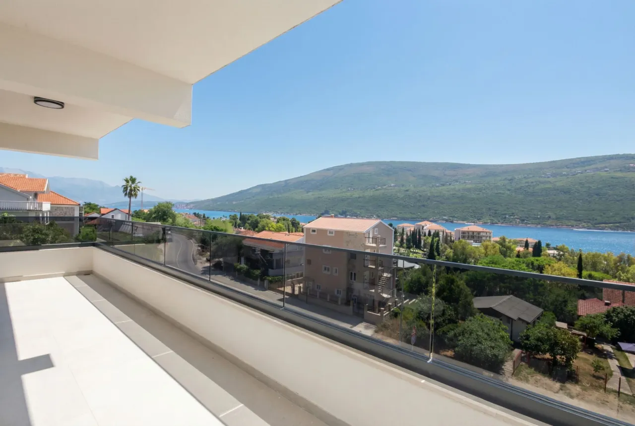 Flat in Herceg-Novi, Montenegro, 72 m² - picture 2