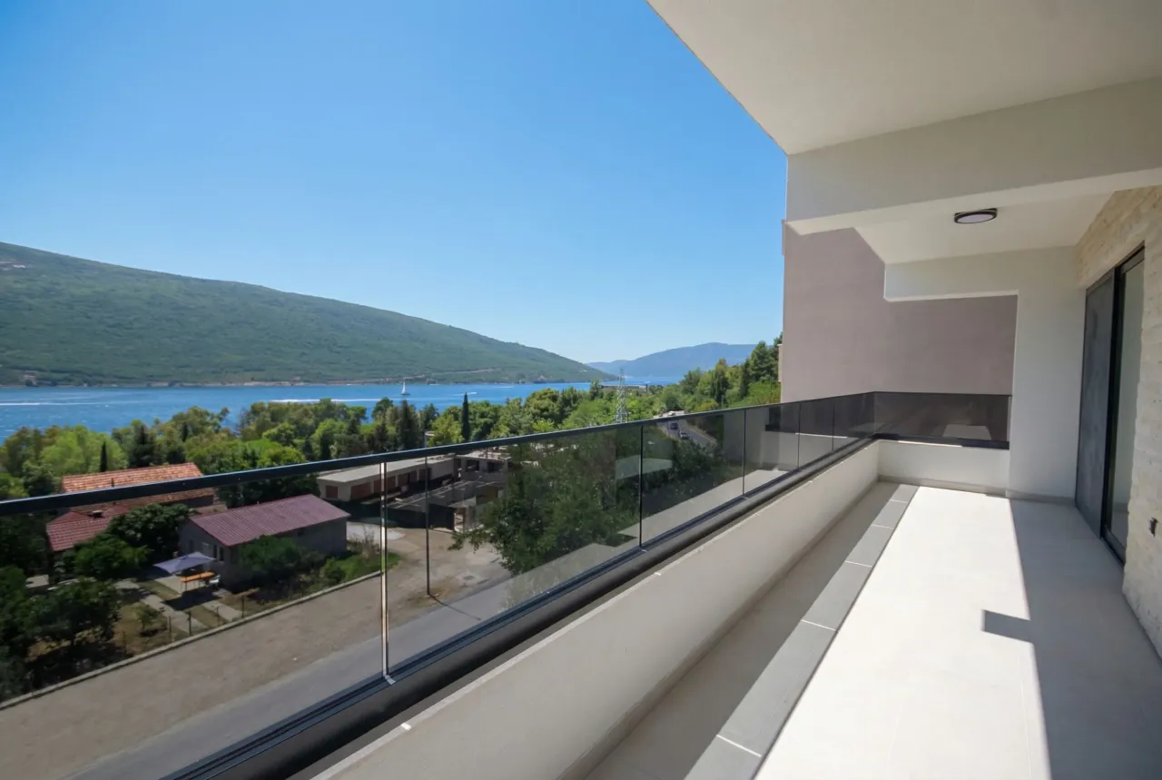 Flat in Herceg-Novi, Montenegro, 72 m² - picture 1