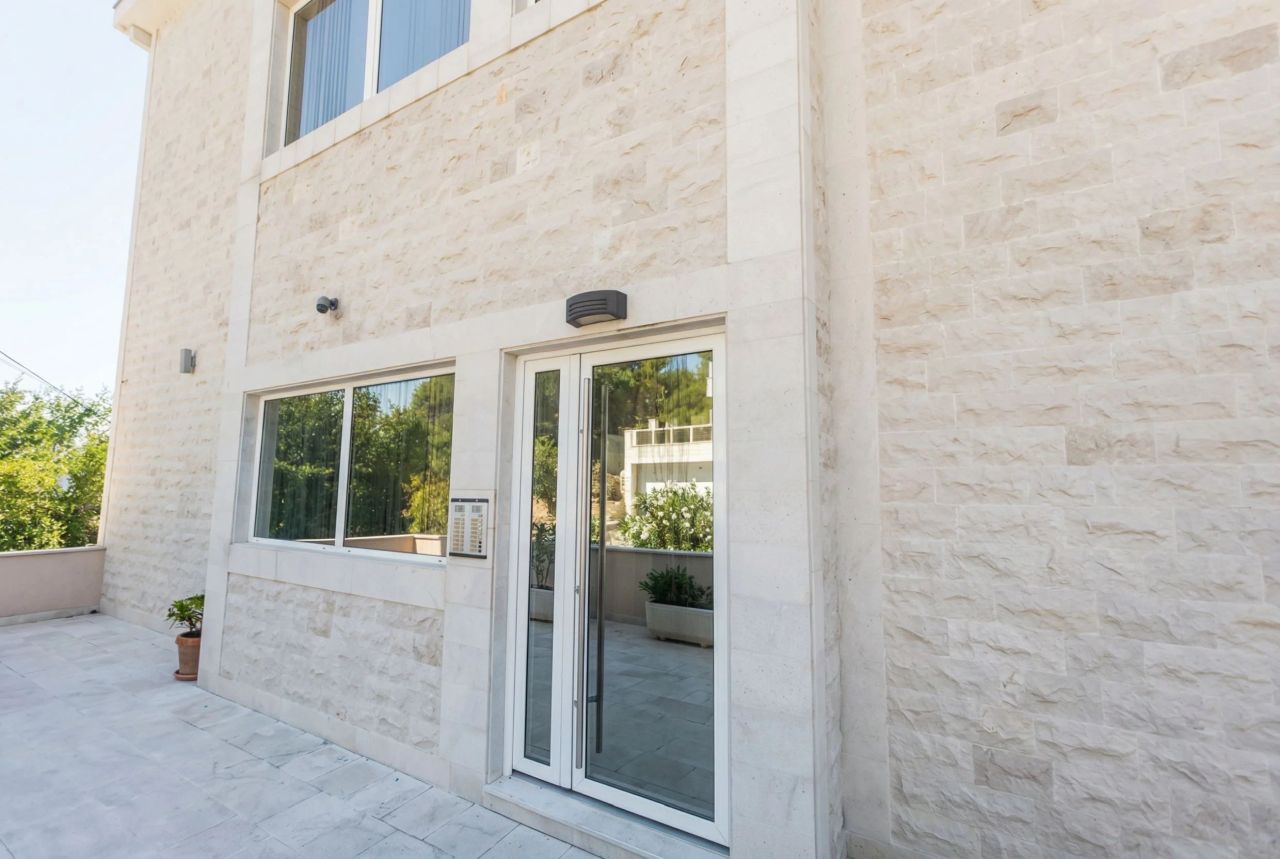 Flat in Tivat, Montenegro, 90 m² - picture 17
