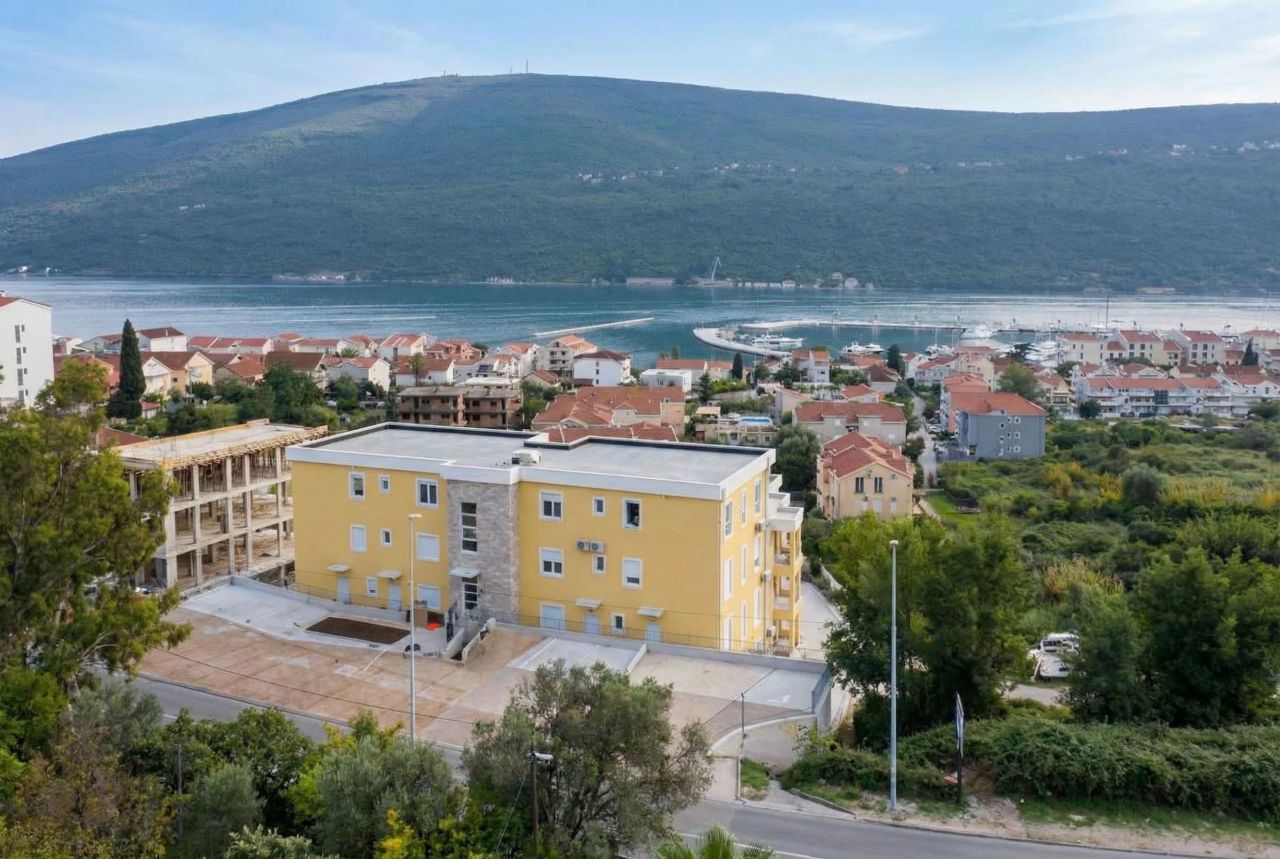 Casa a Herceg-Novi, Montenegro, 269 m² - foto 2