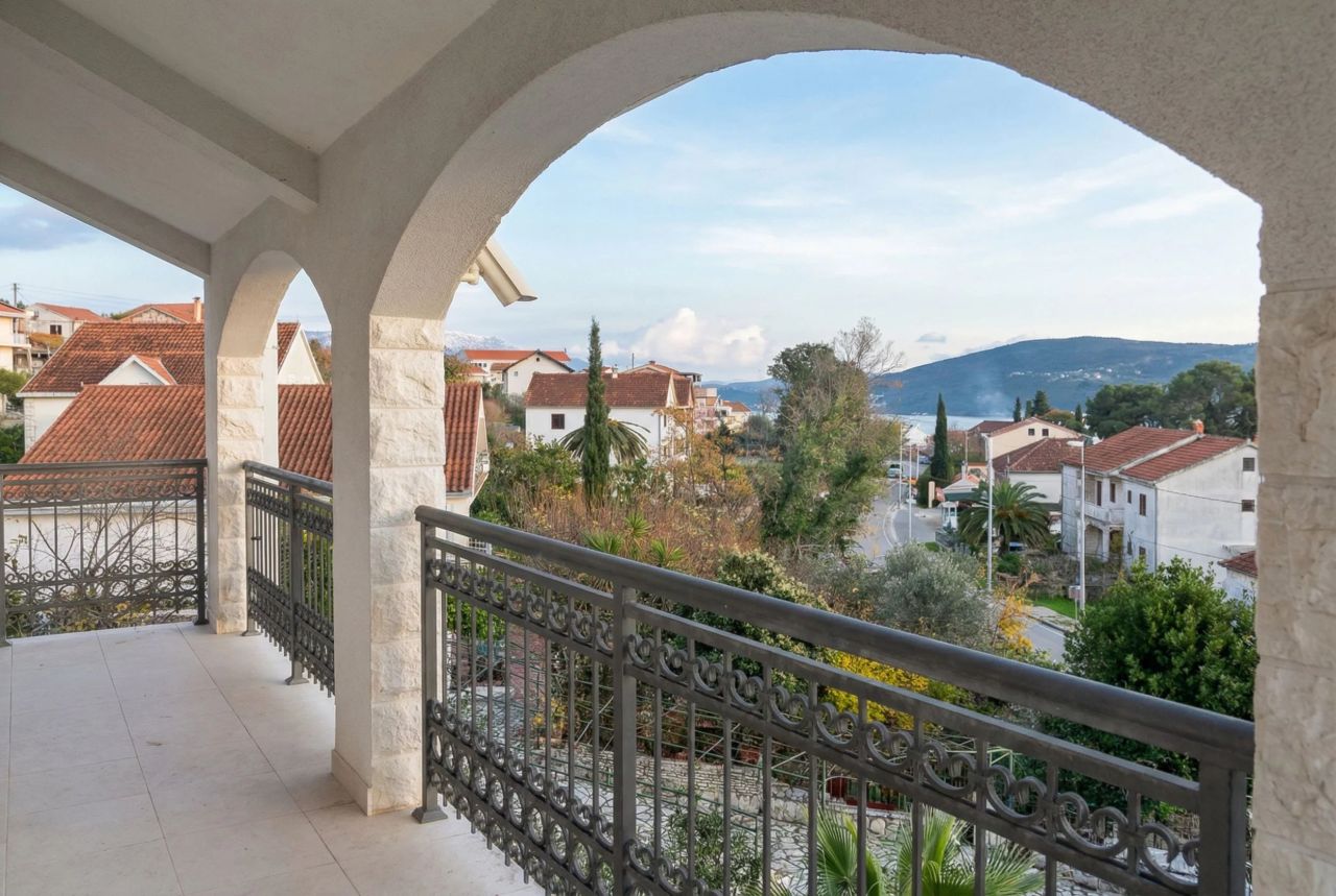 Casa a Herceg-Novi, Montenegro, 269 m² - foto 6