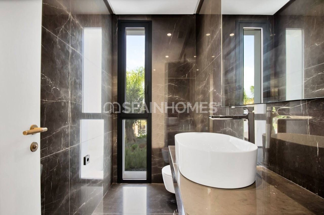 Villa in Marbella, Spain, 615 m² - picture 19
