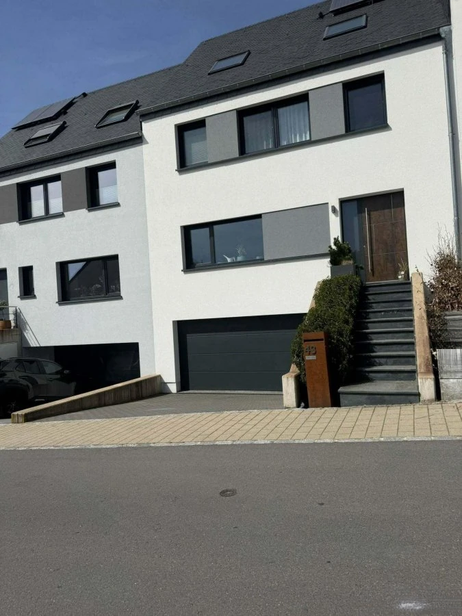 Flat in Luxembourg, Luxembourg, 260 m² - picture 1