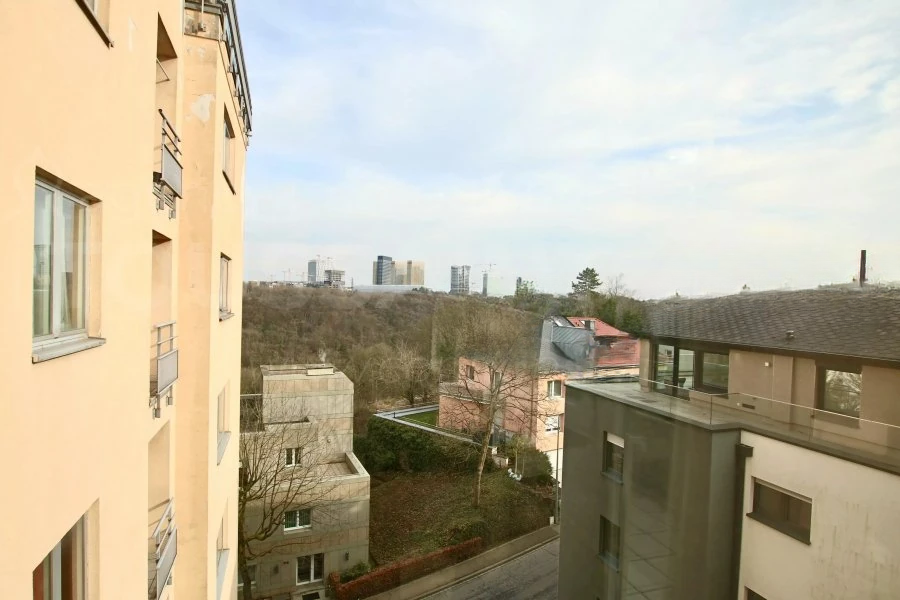 Flat in Luxembourg, Luxembourg, 168 m² - picture 2