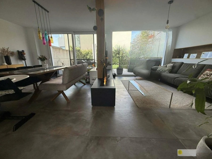 Flat in Luxembourg, Luxembourg, 260 m² - picture 7
