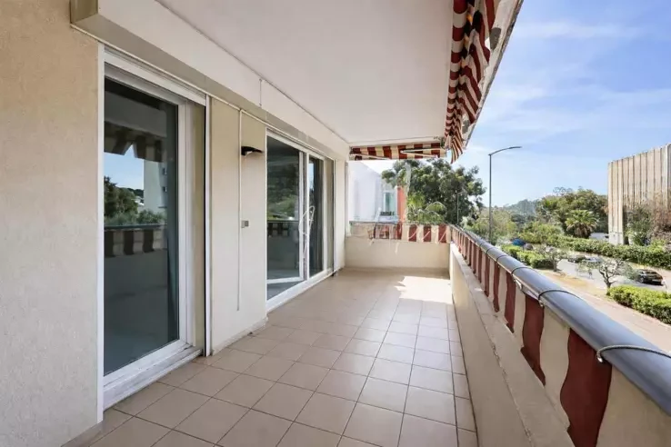 Flat in Cannes, France, 38 m² - picture 1