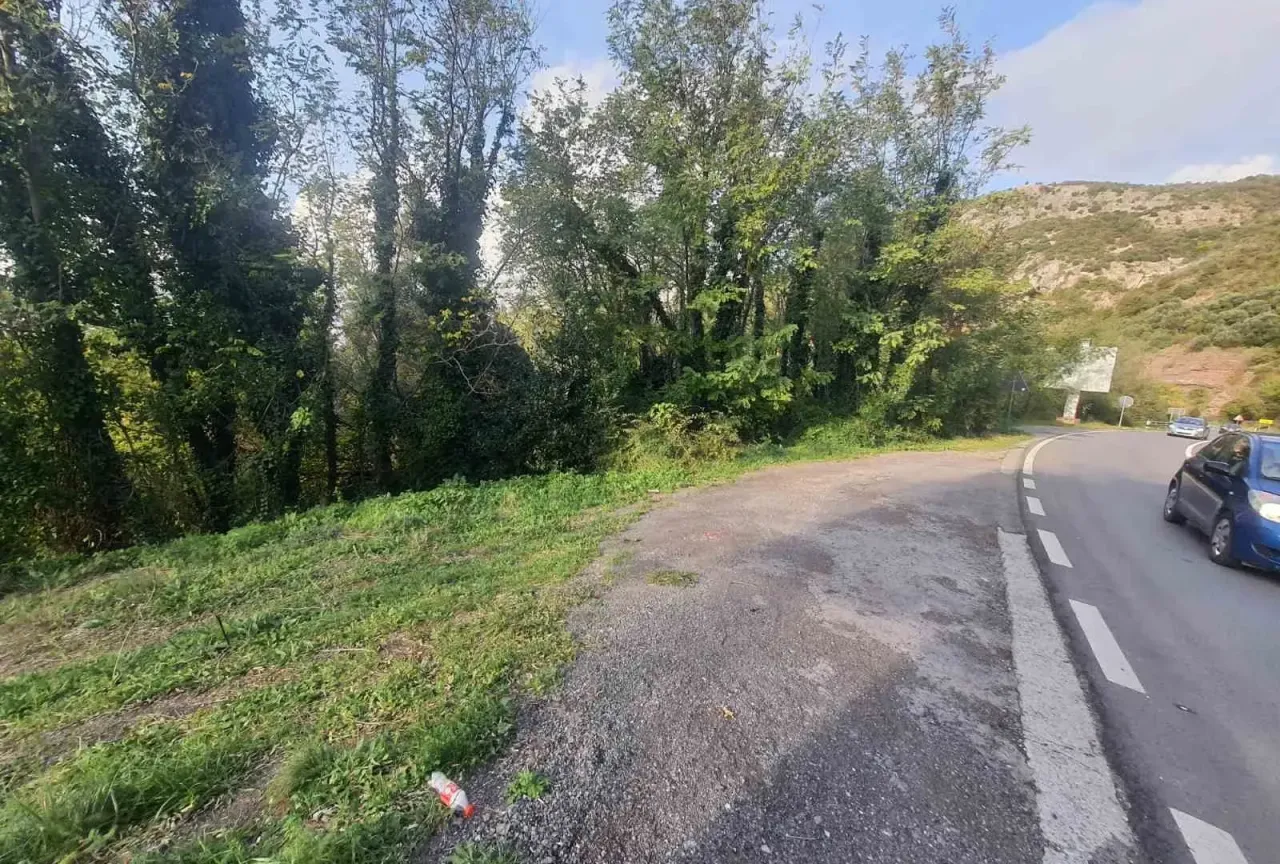Grundstück in Sveti Stefan, Montenegro, 6 286 m² - Foto 1